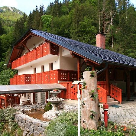 Guest House And Museum First 솔차바 외부 사진